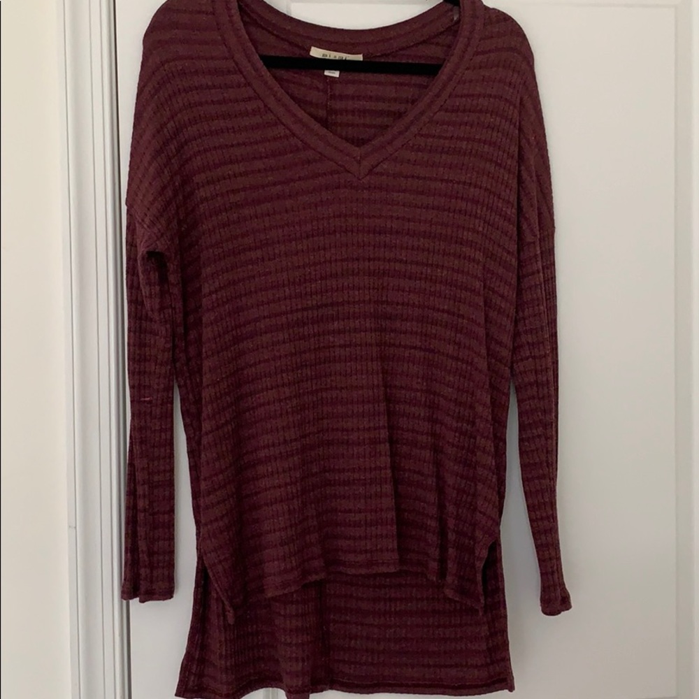 Maroon v-neck long sleeve tunic